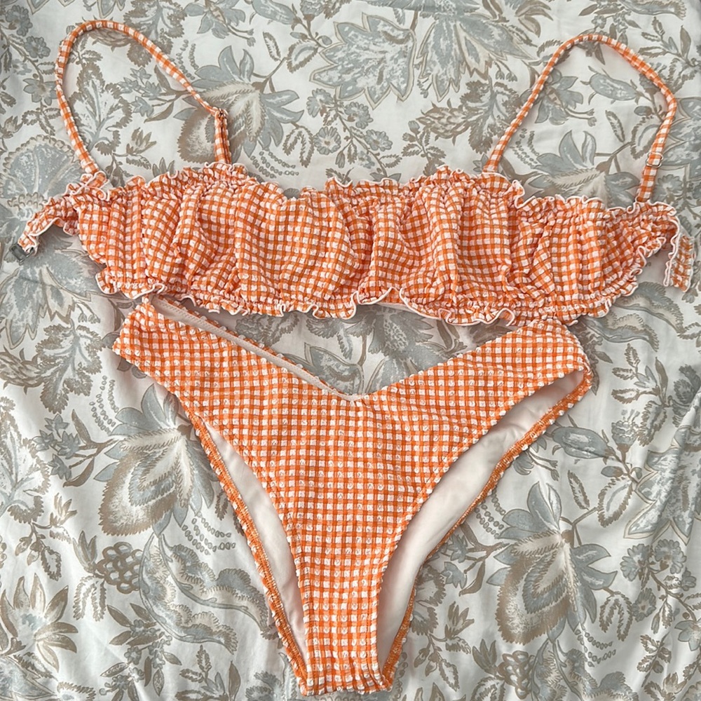 Abercrombie & Fitch 2 piece bathing suit. Like New. Size Medium